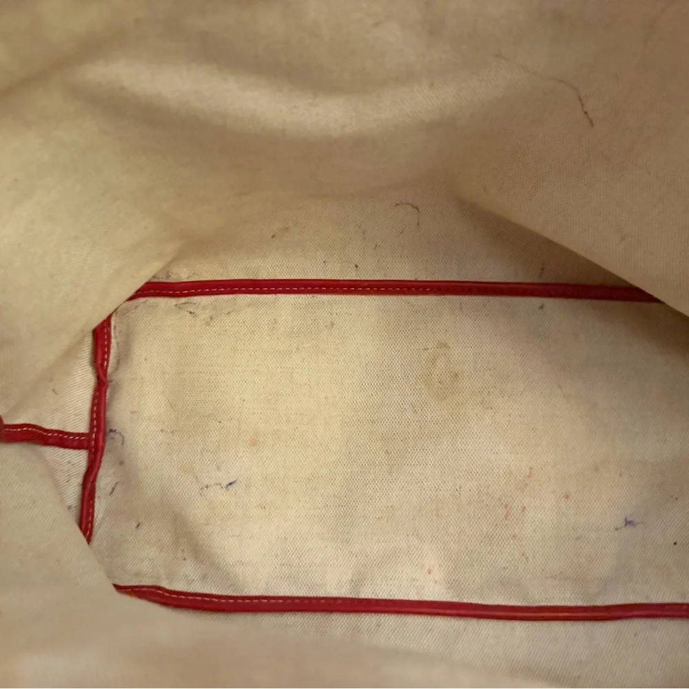 Red Designer-Pattern Tote with Matching Pouch - Picture 7 of 9